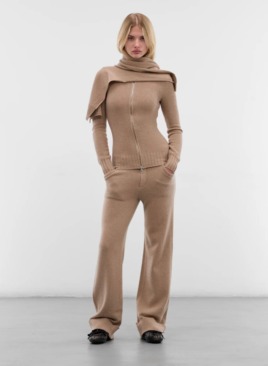 BEIGE AMAR LAMBSWOOL KNIT TROUSERS