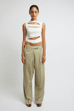 Load image into Gallery viewer, THE BERMUDA BELT PLEAT TROUSER
