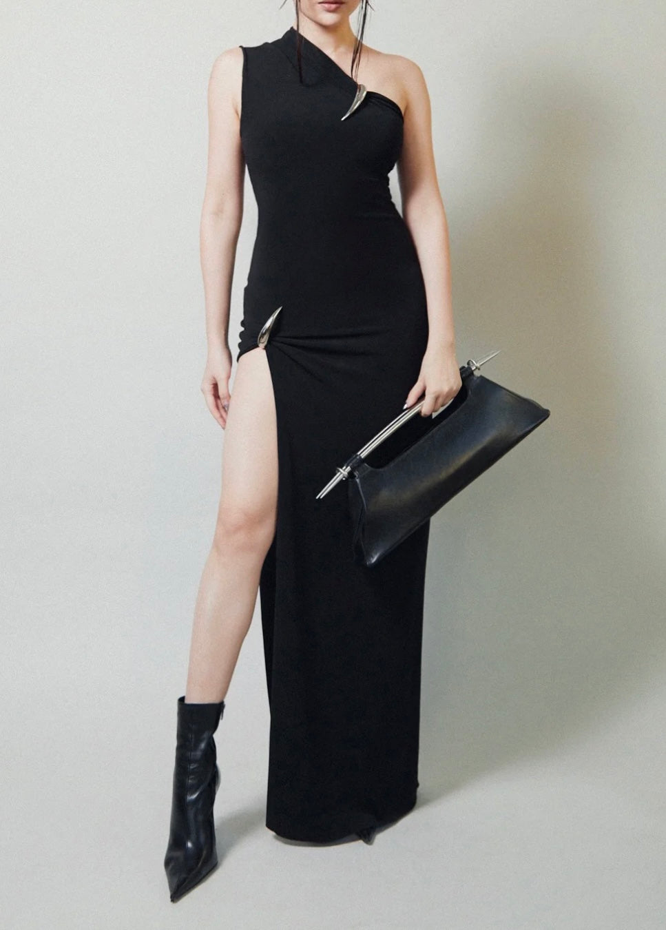 CLAW ONE SHOULDER DRESS - BLACK